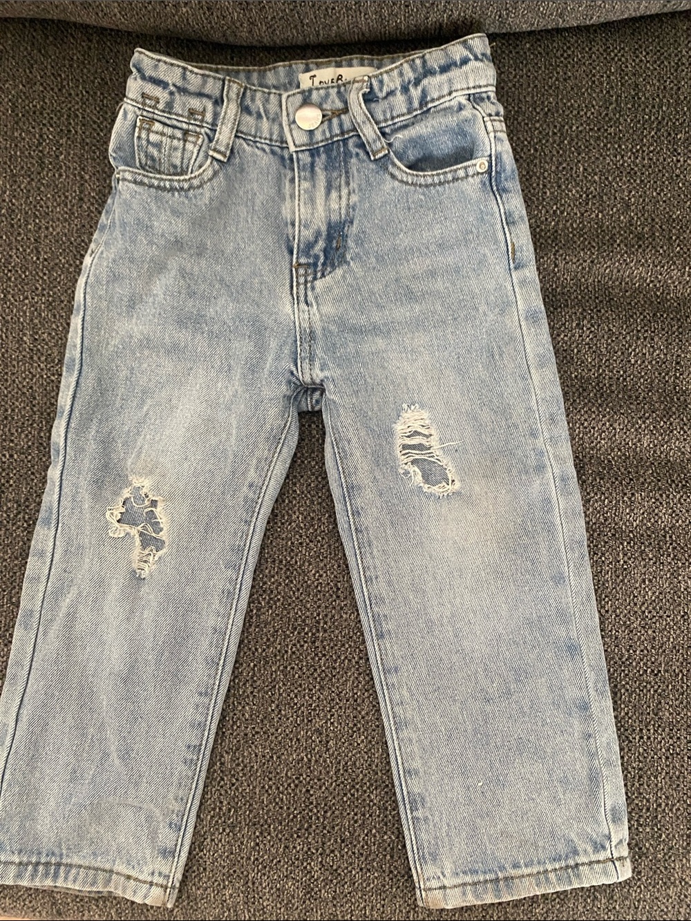 Light Wash Straight Men’s Jeans with Distressed Knees